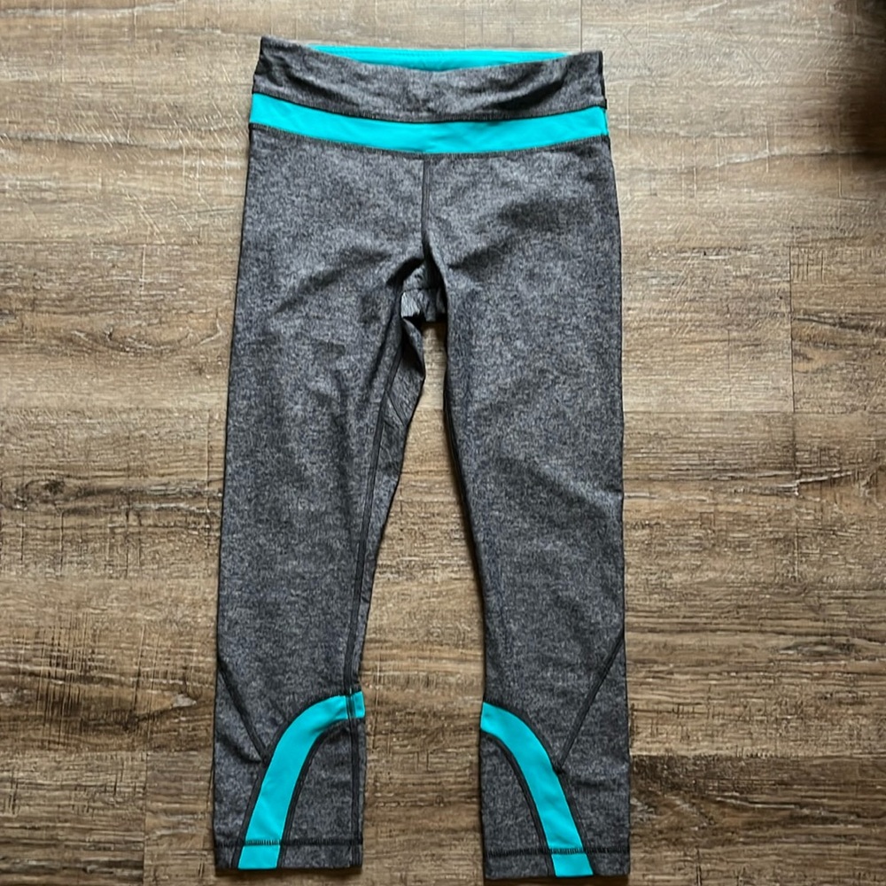 LULULEMON CAPRI LEGGINGS